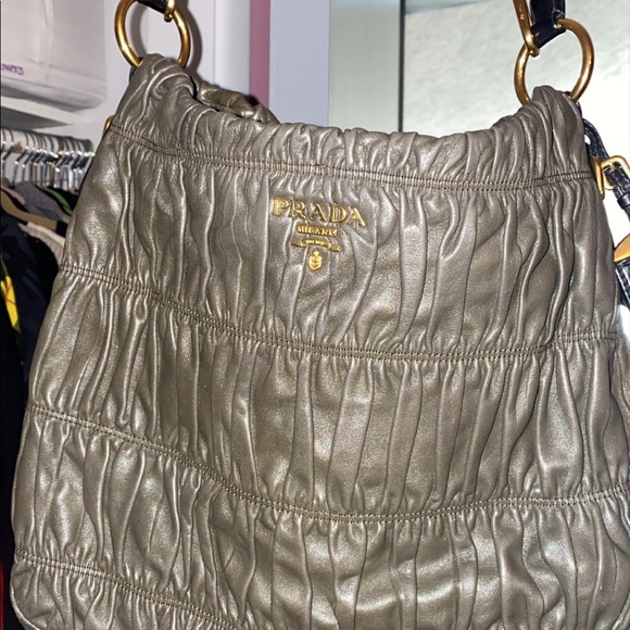 prada bag - Picture 3 of 4